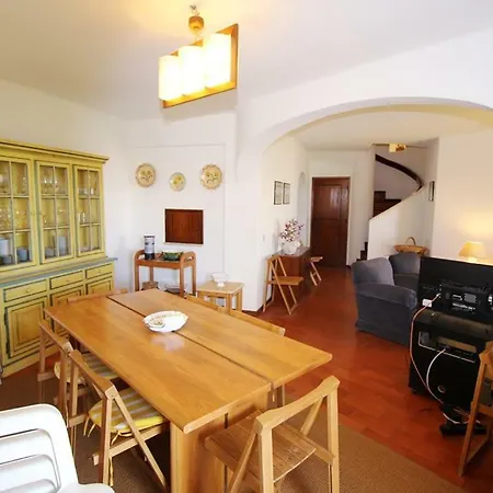Moradia Perto Praia Holiday home *